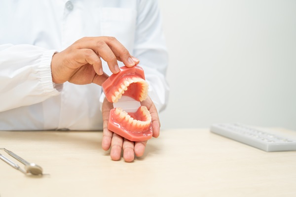 Tips For Adjusting To New Dentures